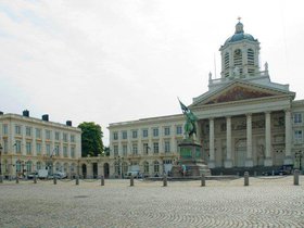 Royal Square in Brussels That s a statue of Godfre.jpg